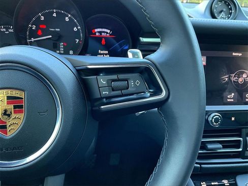 Certified 2025 Porsche Macan image 24