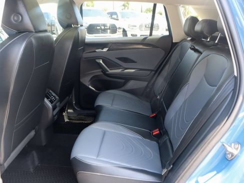 Used 2025 Volkswagen Tiguan SE AWD/4WD image 35
