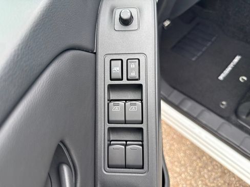 New 2026 Nissan Frontier SV w/ SV Convenience Package AWD/4WD image 11