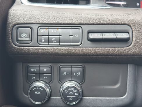 Used 2021 GMC Yukon Denali image 15