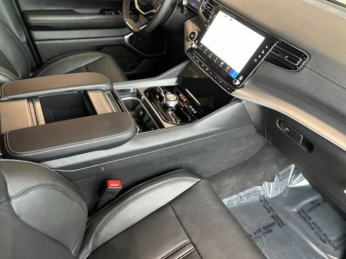 New 2026 Jeep Grand Wagoneer L 4WD image 15