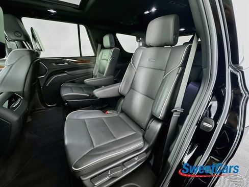 Used 2024 Cadillac Escalade Premium Luxury AWD/4WD image 13