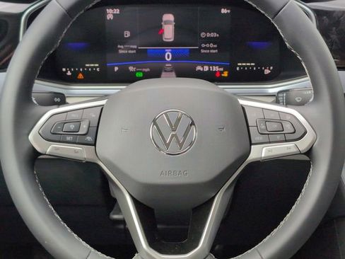 Used 2025 Volkswagen Taos SE image 9