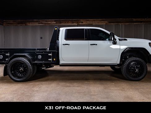 Used 2024 GMC Sierra 3500 Denali Ultimate image 9