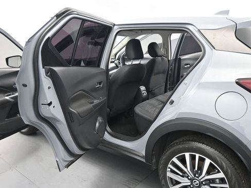 Used 2021 Nissan Kicks SV image 16