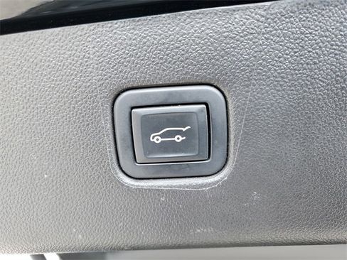 Used 2023 Chevrolet Blazer LT w/ Convenience Package image 9