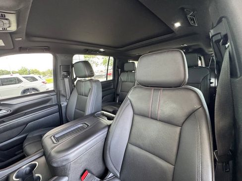 Used 2022 Chevrolet Suburban RST w/ Luxury Package RWD image 15