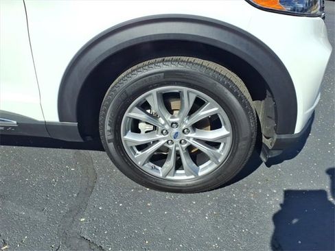 Used 2023 Ford Explorer XLT w/ Equipment Group 202A image 4