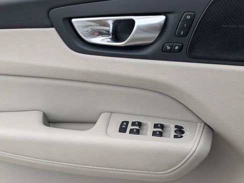 Used 2023 Volvo XC60 T8 Ultimate w/ Climate Package image 25