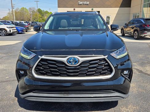 Used 2022 Toyota Highlander Bronze Edition FWD image 2