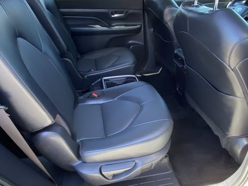 Certified 2025 Toyota Grand Highlander AWD image 12