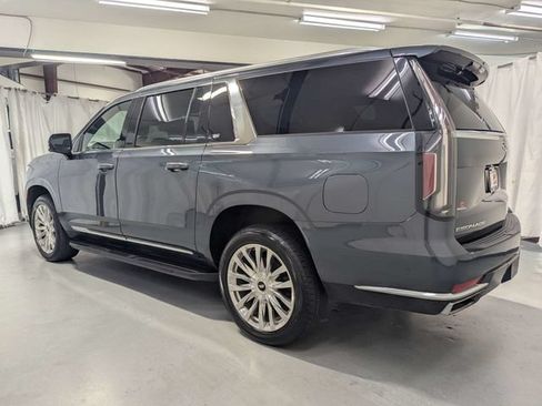 Used 2021 Cadillac Escalade ESV Premium Luxury AWD/4WD image 4