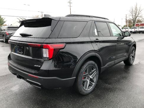New 2026 Ford Explorer ST-Line w/ ST-Line Street Pack image 5