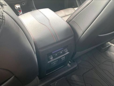 Used 2022 Chevrolet Traverse RS FWD image 10