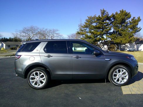 Used 2018 Land Rover Discovery Sport HSE image 3