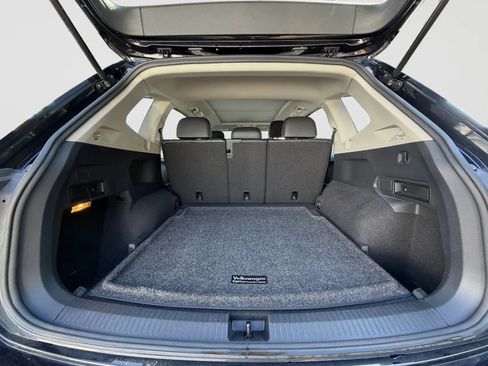 Used 2021 Volkswagen Tiguan SE w/ Panoramic Sunroof Package AWD/4WD image 16