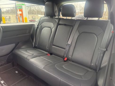 Used 2023 Land Rover Defender 90 X-Dynamic SE image 5