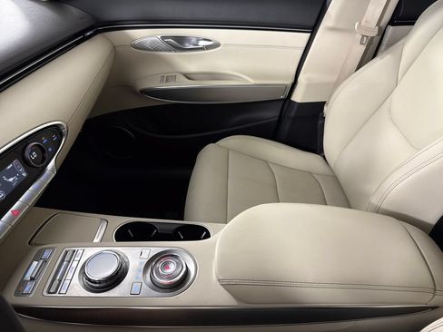 Certified 2025 Genesis GV70 2.5T w/ Select Package AWD/4WD image 23