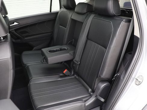 Used 2022 Volkswagen Tiguan SE w/ Panoramic Sunroof Package FWD image 14
