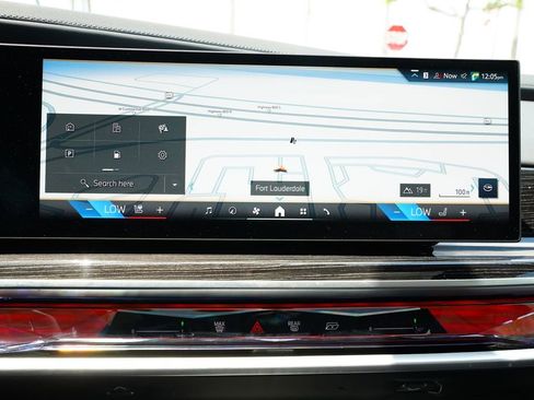 Used 2025 BMW 740i xDrive AWD/4WD image 28