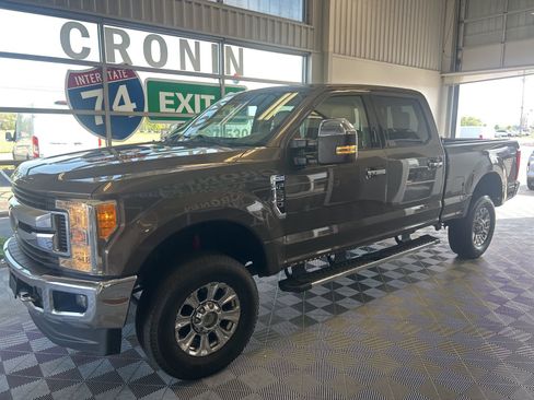 Used 2017 Ford F250 XLT w/ XLT Premium Package AWD/4WD image 3