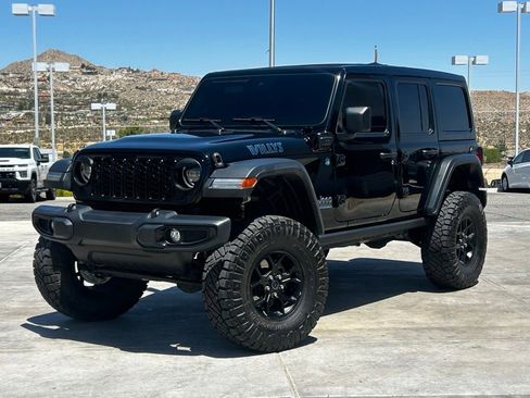 Used 2024 Jeep Wrangler Unlimited AWD/4WD image 3