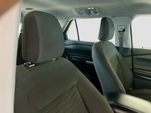 Used 2021 Ford Explorer XLT RWD image 28
