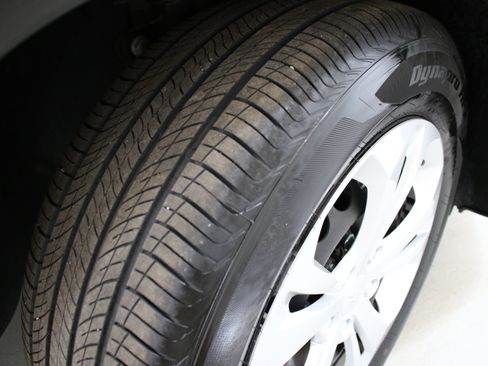 Certified 2025 Chevrolet Trax LS FWD image 34