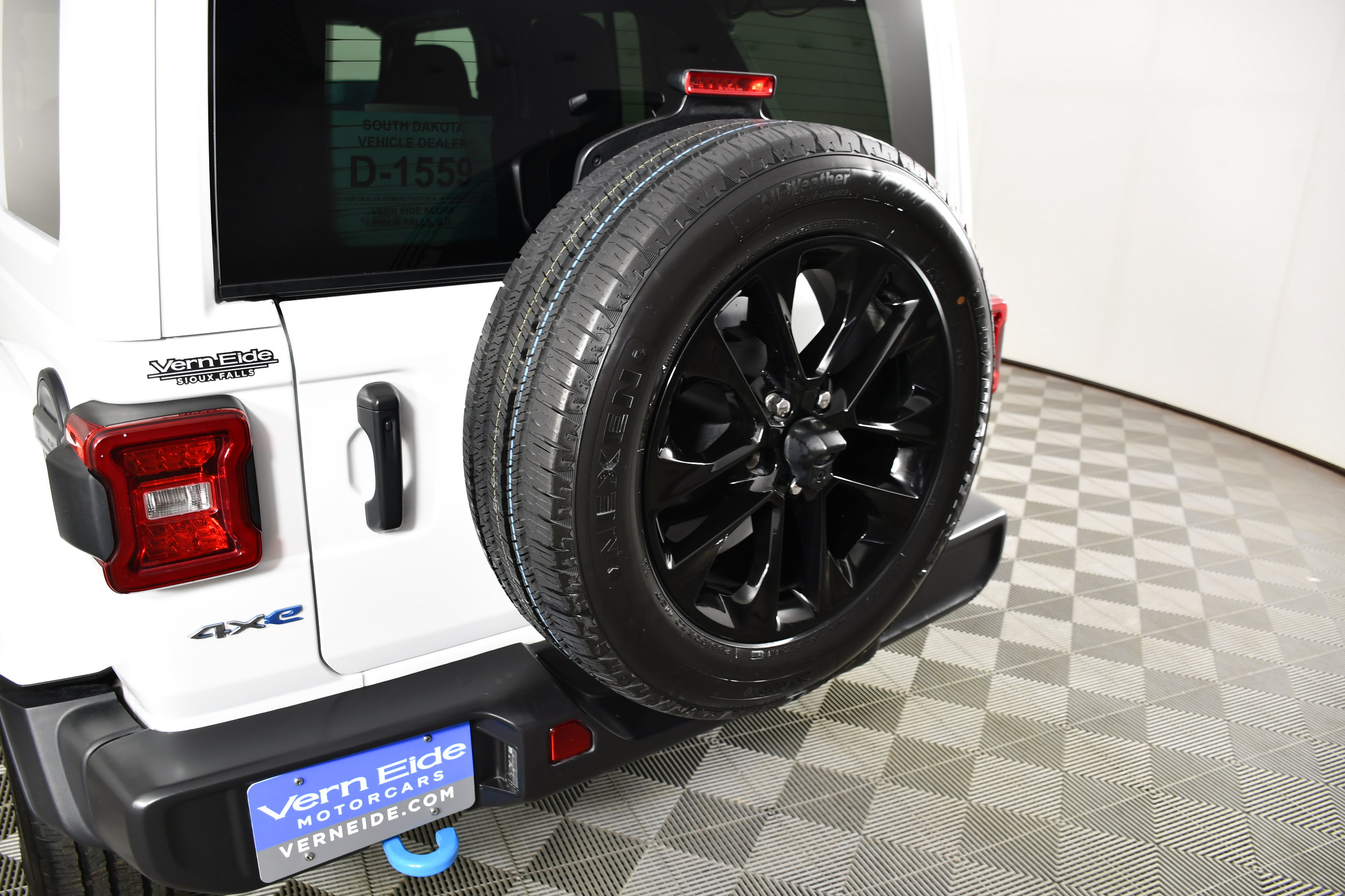 Used 2024 Jeep Wrangler Unlimited Sahara AWD/4WD image 15