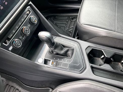 Used 2020 Volkswagen Tiguan SEL FWD image 18