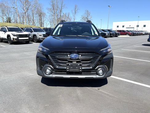 Used 2025 Subaru Outback Onyx Edition image 2