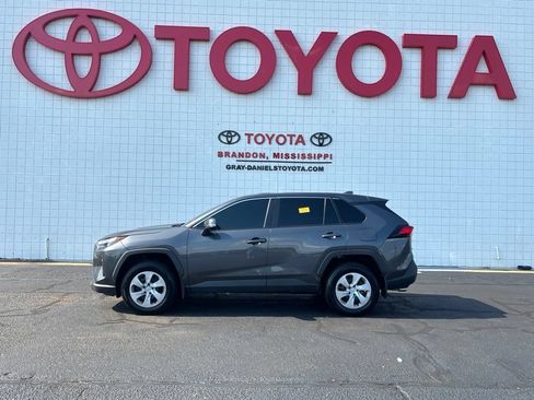 Used 2024 Toyota RAV4 LE FWD image 5