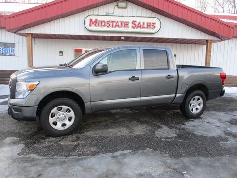 Used 2023 Nissan Titan S image 3