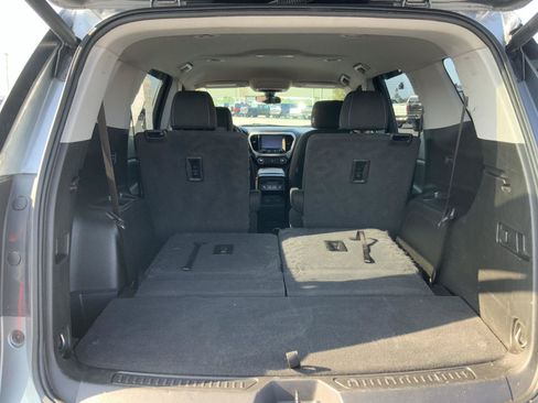 Used 2021 GMC Acadia SLE w/ Driver Convenience Package FWD image 10