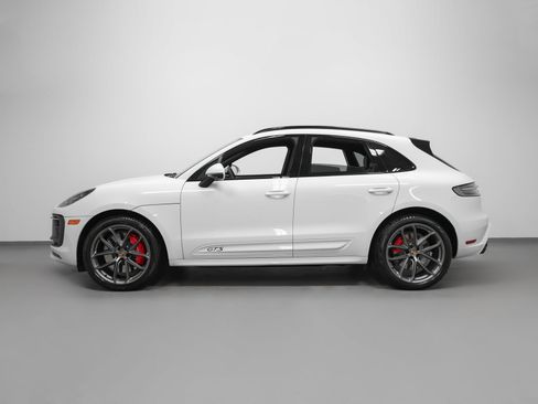 Certified 2025 Porsche Macan GTS image 2