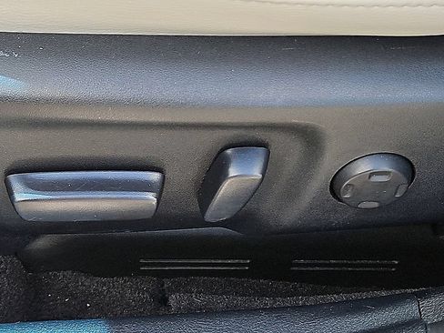 Used 2016 Toyota Avalon XLE Premium FWD image 22