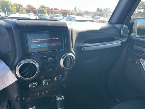 Used 2016 Jeep Wrangler Unlimited Sahara AWD/4WD image 12