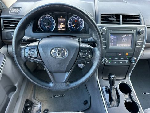 Used 2016 Toyota Camry LE FWD image 14
