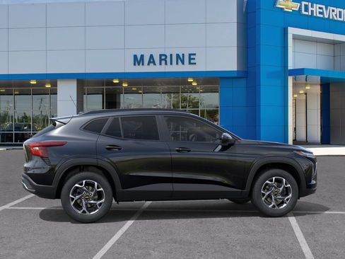 New 2026 Chevrolet Trax LT w/ LT Convenience Package FWD image 5