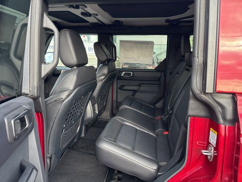 New 2025 Ford Bronco Badlands image 9