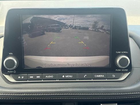 Used 2025 Nissan Rogue SV FWD image 25