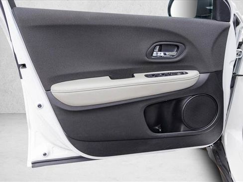 Used 2021 Honda HR-V LX image 12