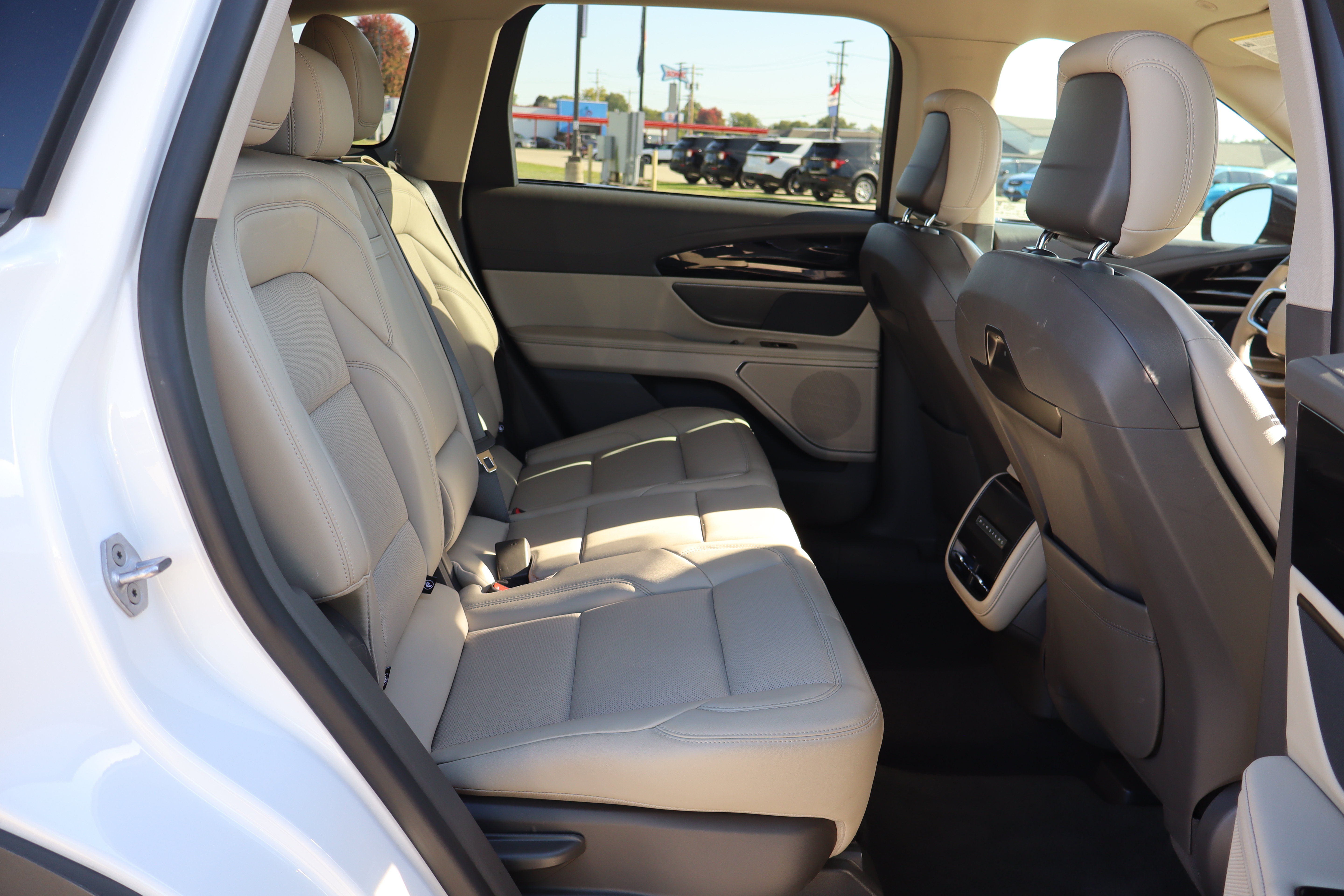 Used 2024 Lincoln Nautilus Premier AWD/4WD image 11