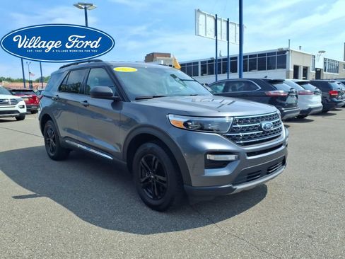 Certified 2024 Ford Explorer XLT w/ Equipment Group 202A AWD/4WD image 4