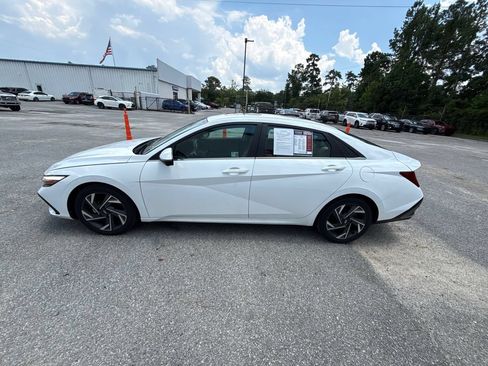 Used 2024 Hyundai Elantra Limited FWD image 5