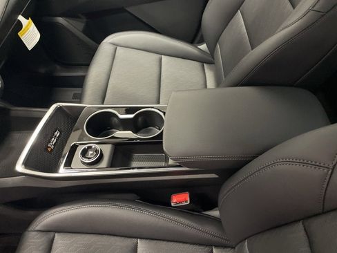 New 2026 Chevrolet Equinox LT w/ Convenience Package II image 16