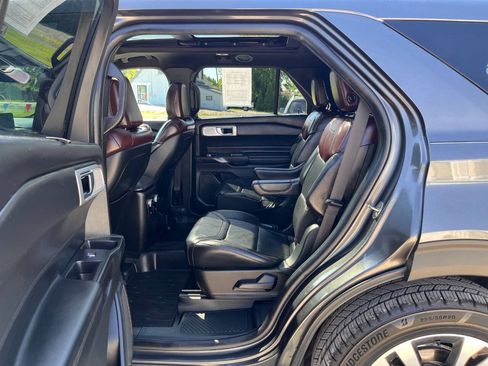 Used 2020 Ford Explorer Platinum w/ Premium Technology Package AWD/4WD image 26