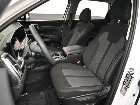 Used 2024 Kia Sorento LX image 31