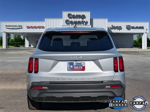 Used 2022 Kia Sorento LX image 5