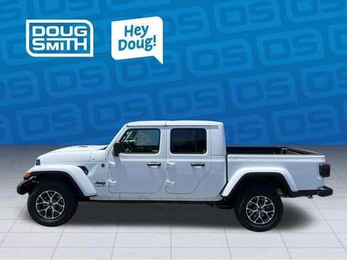 New 2025 Jeep Gladiator Sport AWD/4WD image 3